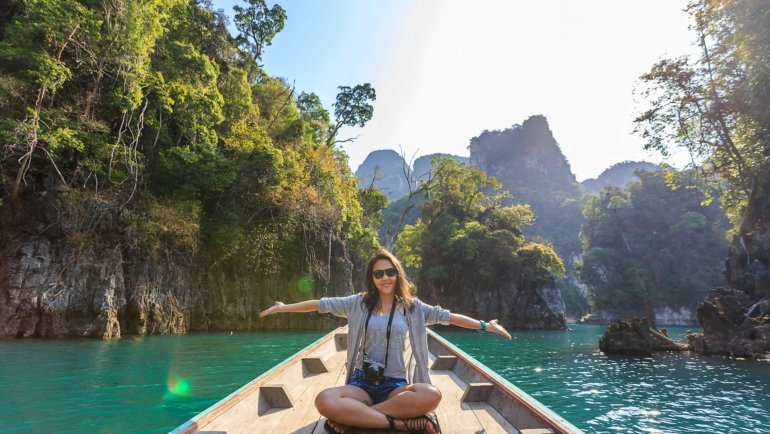 Happy senior solo traveler enjoying a guided tour adventure, exploring a beautiful destination with confidence and freedom.