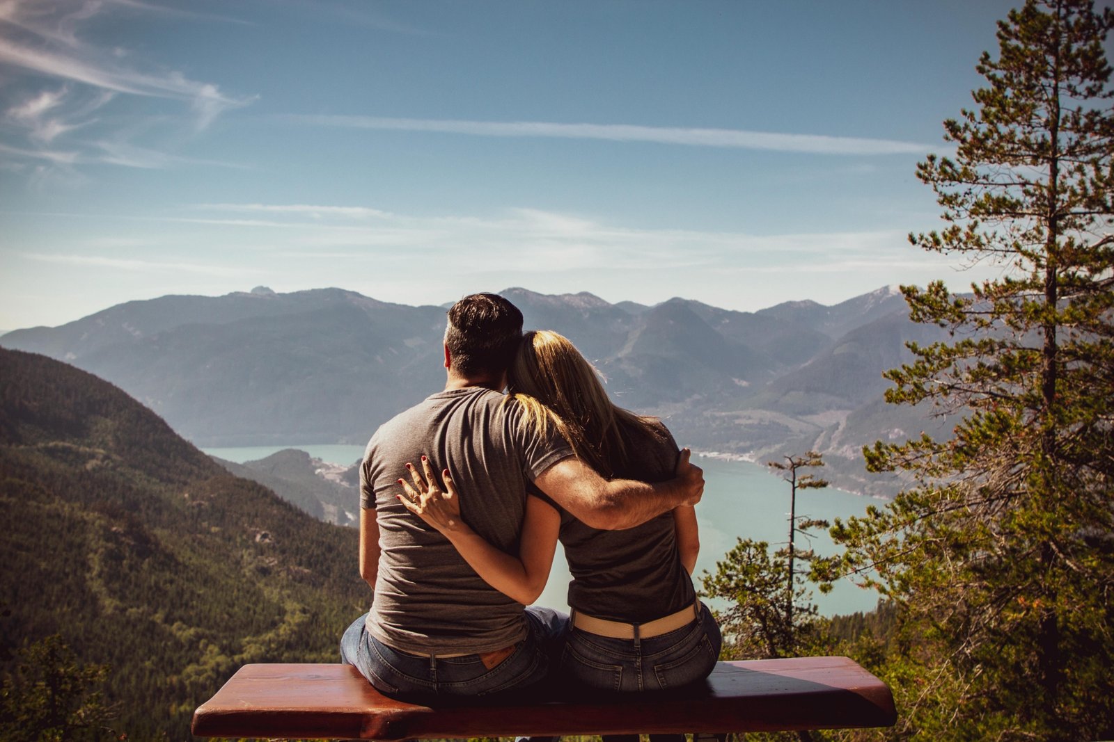 Romantic couple enjoying a budget-friendly outdoor vacation, perfect for low-cost getaway ideas for couples.