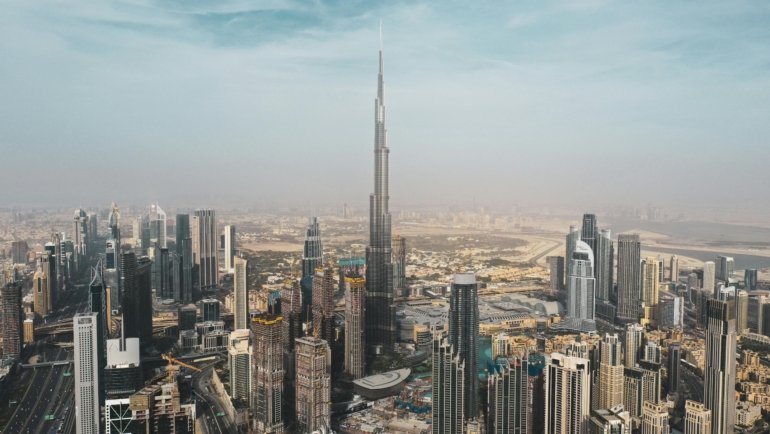 Dubai modern cityscape with iconic landmarks, featuring essential travel tips for first-time visitors.