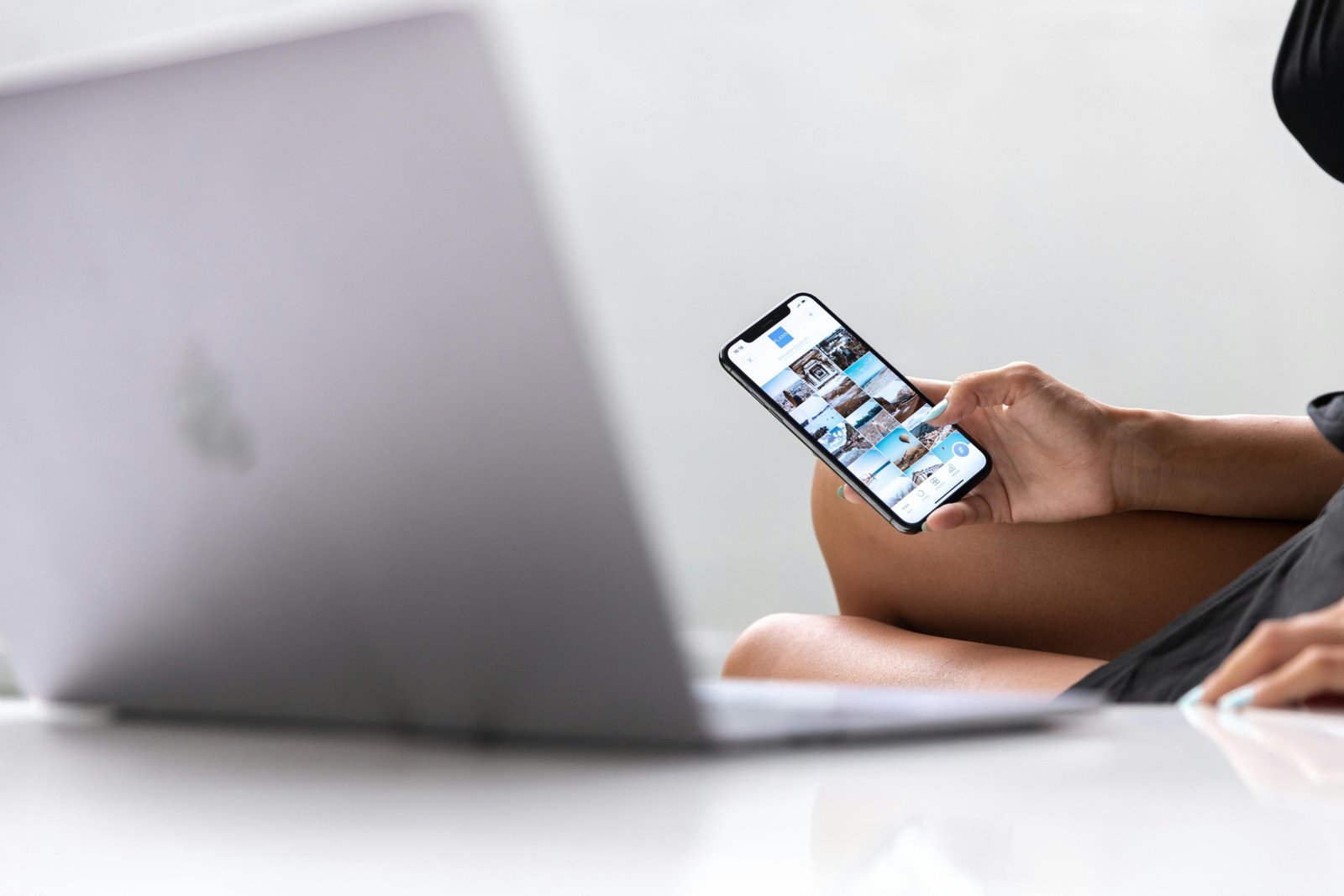 Traveler confidently planning a Bali trip on a laptop, accessing an online travel forum for real-time advice and itinerary planning.