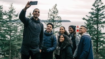 trekkersunite.com solo group travel adventure: diverse travelers connect and explore a stunning landscape with experienced guides, fostering new friendships.