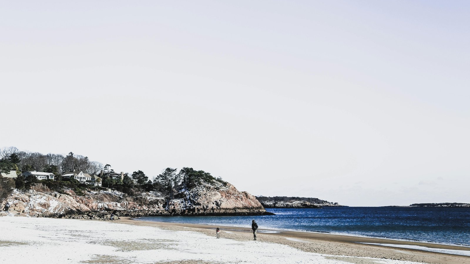 Diverse December holiday travel in the USA, featuring a split image or collage showing a sunny beach and a festive snowy town, representing varied winter vacation choices.