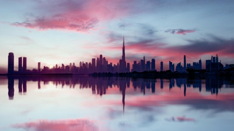Panoramic view of Dubai's modern cityscape with iconic landmarks under clear skies, symbolizing the best time to plan an ideal travel vacation.