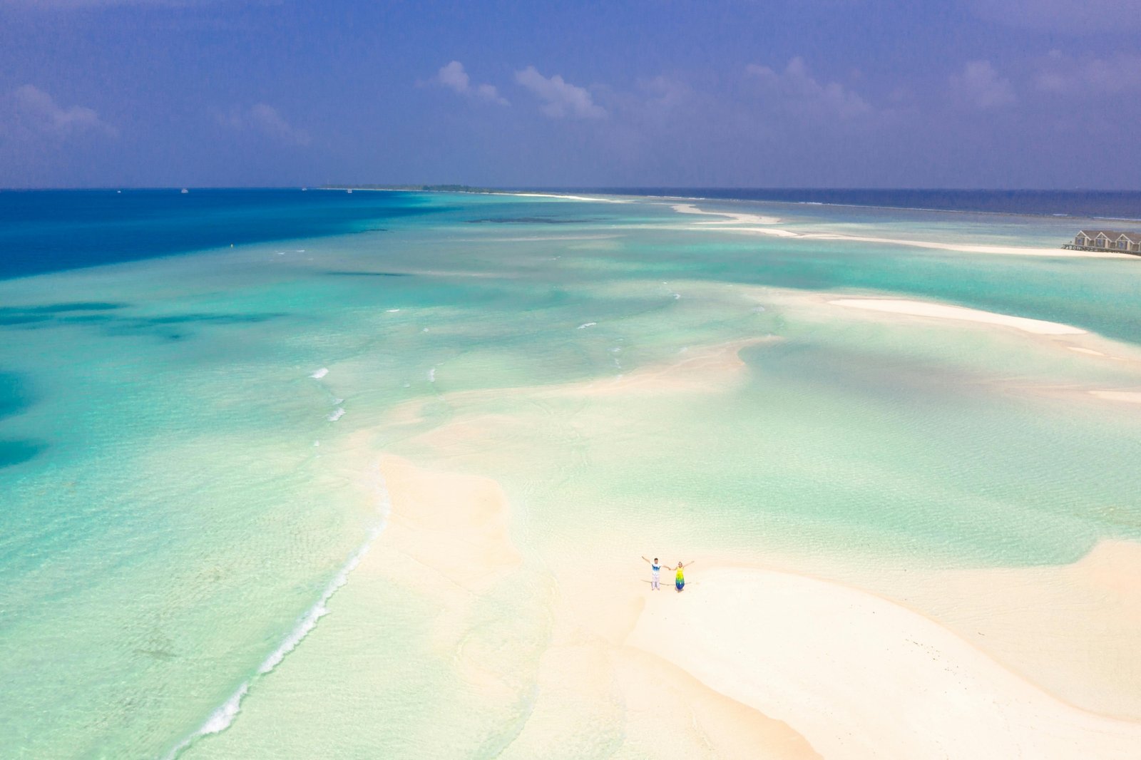 Idyllic white sand beach in Mauritius with crystal-clear turquoise water and a bright blue sky, illustrating the best time to travel to this Indian Ocean paradise for perfect weather and ideal holiday conditions.