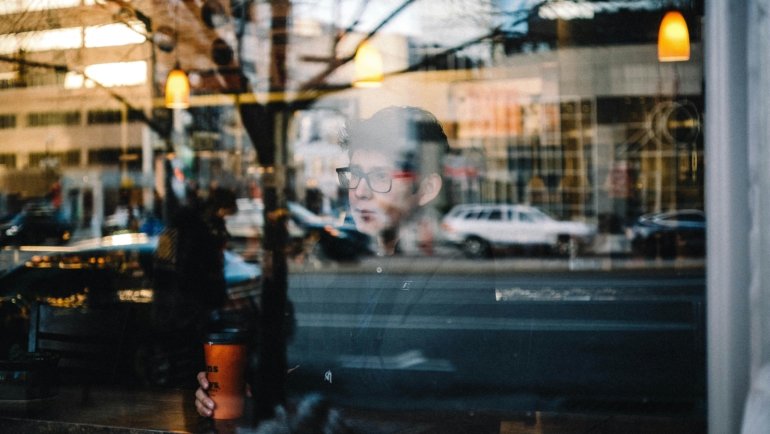 Stylish personalized travel mug, ideal for custom coffee or tea, featuring a unique design on stainless steel, BPA-free plastic, or ceramic, perfect for daily commute, marketing, or as an eco-friendly gift.