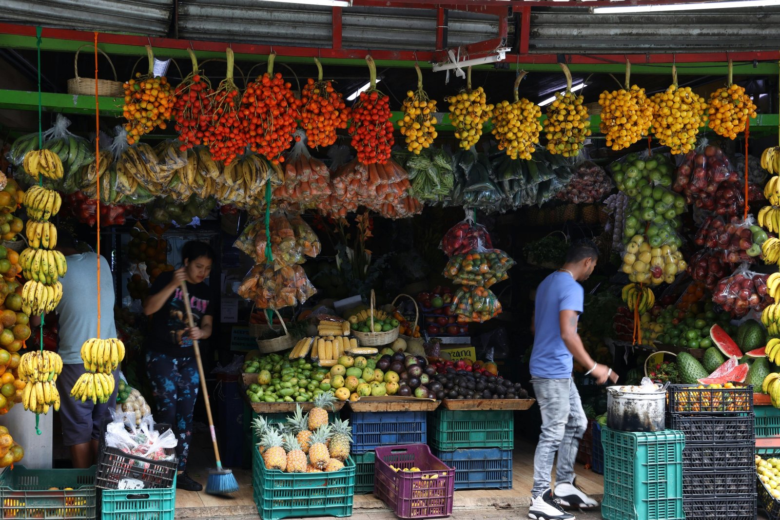 Vibrant outdoor scene at Travelers Rest Farmers Market in South Carolina, featuring stalls overflowing with colorful fresh produce like fruits and vegetables, local artisan crafts, and shoppers enjoying the community atmosphere.