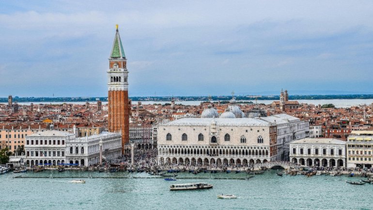 Iconic Italian landmarks and cityscapes from top destinations like Rome, Florence, Venice, and Milan, illustrating the best places to visit in Italy for an unforgettable 2025 European trip.
