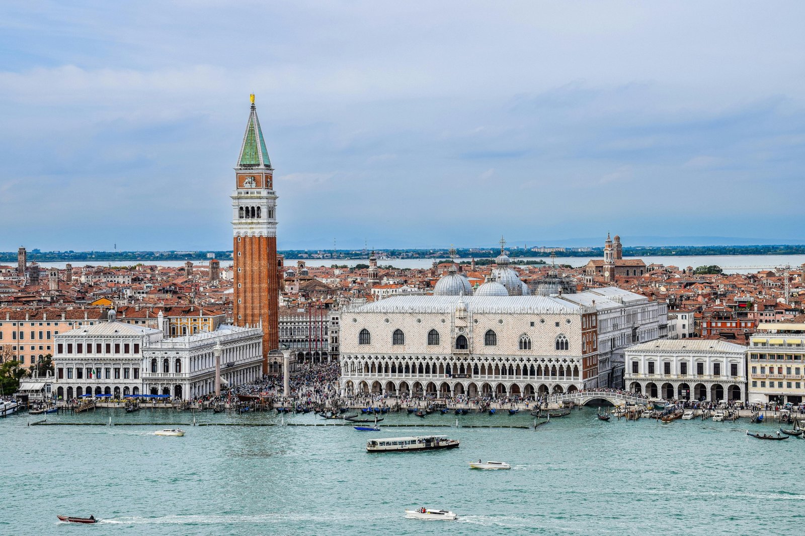 Iconic Italian landmarks and cityscapes from top destinations like Rome, Florence, Venice, and Milan, illustrating the best places to visit in Italy for an unforgettable 2025 European trip.