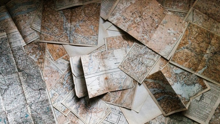 Curated collection of thoughtful and practical travel gifts for adventure lovers, including a backpack, map, tech gadgets, and eco-friendly essentials, laid out for a journey.