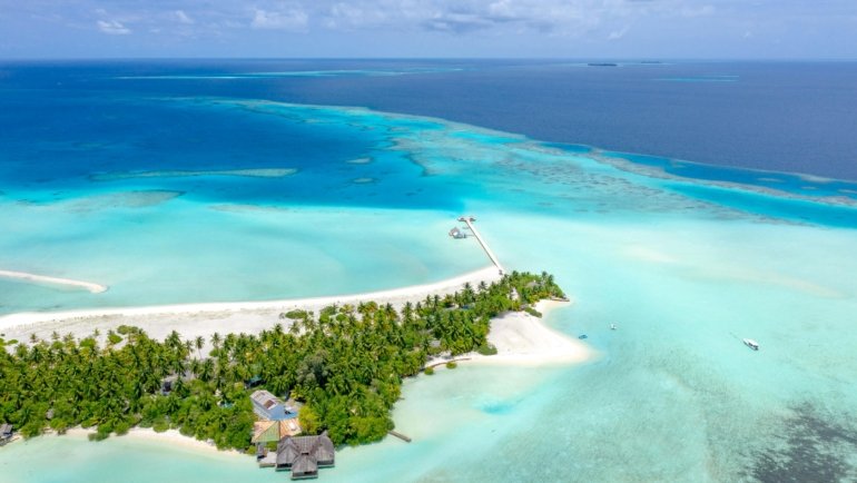 Stunning tropical beach with turquoise water and palm trees, symbolizing accessible passport-free travel for U.S. citizens to destinations like Puerto Rico, U.S. Virgin Islands, Guam, and American Samoa.