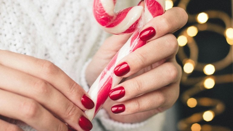 eos holiday vanilla cashmere travel hand cream providing deep hydration for soft hands during festive winter travels, featuring its compact size and luxurious scent.