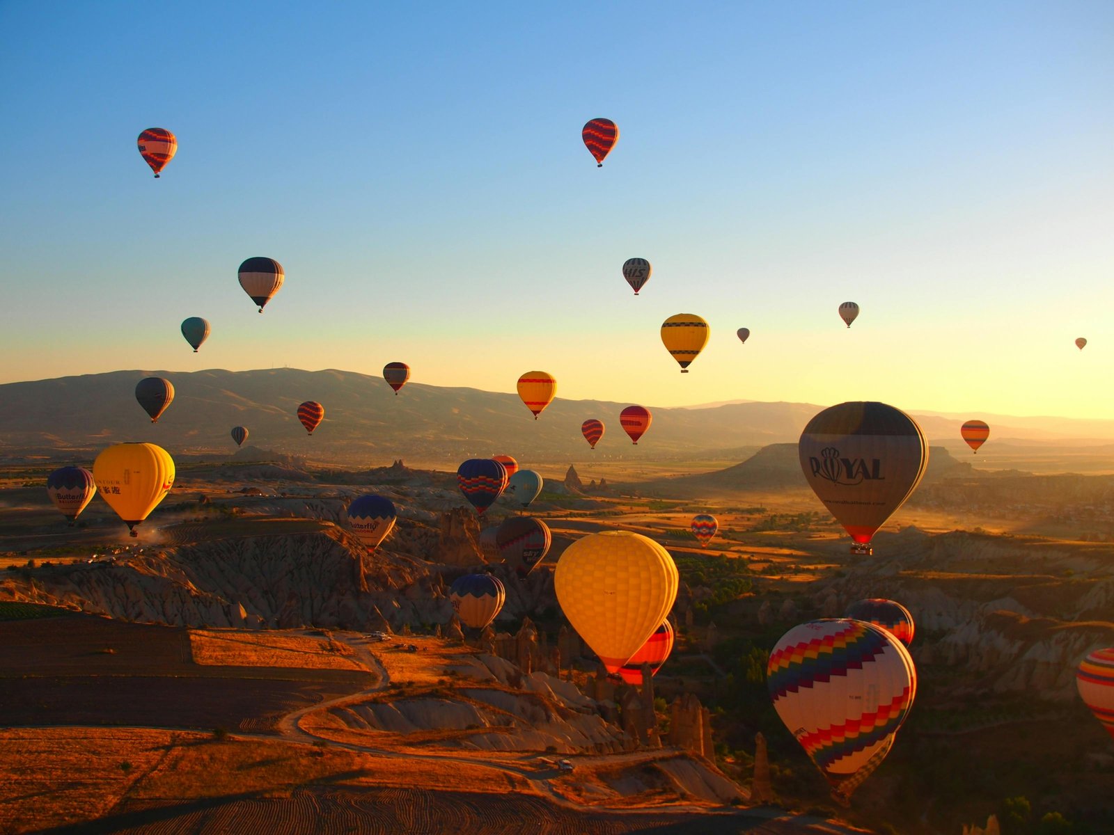 Overview of iconic Turkish travel destinations, featuring historical landmarks like Istanbul and ancient ruins, alongside unique landscapes such as Cappadocia's fairy chimneys.