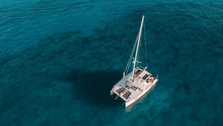 Prindle 16 catamaran mainsheet traveller system in action, demonstrating precise sail control for optimal performance and speed.