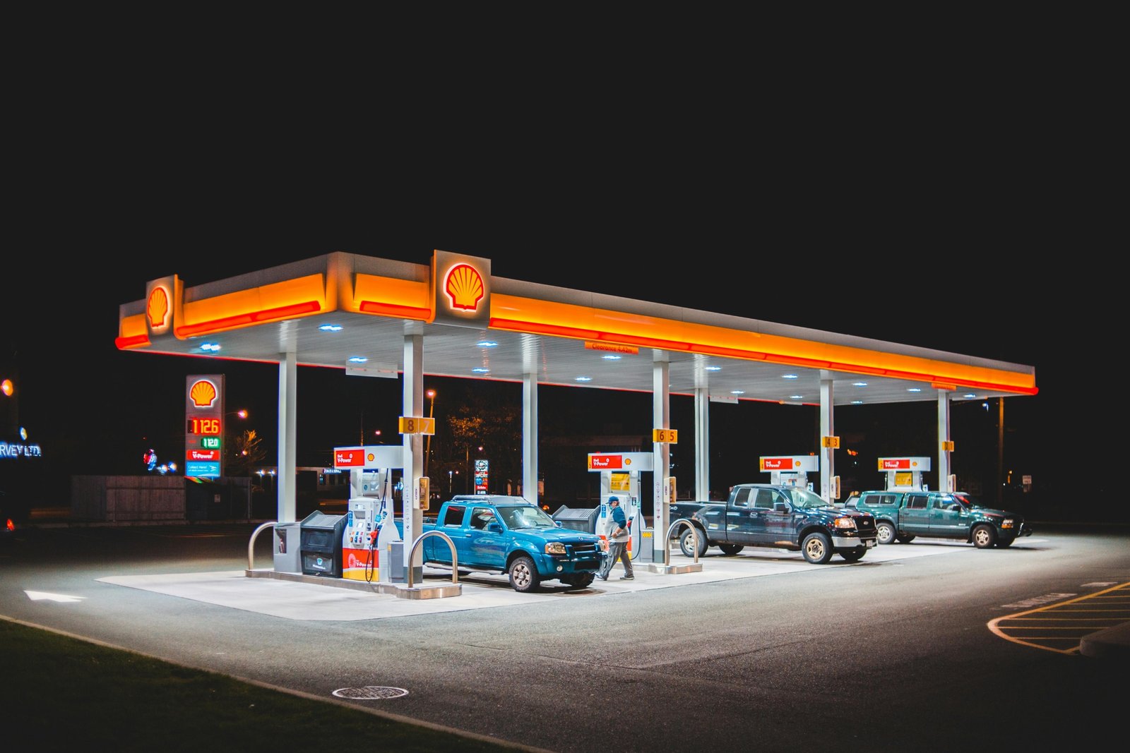 Seven Feathers Truck & Travel center in Canyonville, Oregon, a premier I-5 truck stop for professional drivers, offering modern amenities, safe parking, 24/7 fuel, clean showers, diverse dining, and casino resort access.