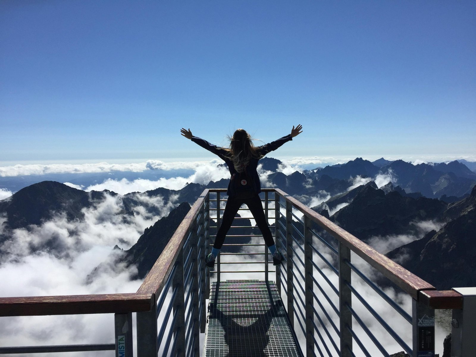Travel CNA smiling confidently, symbolizing high salary, adventure, and professional growth in a rewarding nursing assistant career.