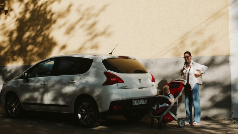 Happy parents pushing a modern infant stroller travel system with a baby comfortably seated in the attached car seat, highlighting convenience, safety, and seamless transitions for newborns and families.