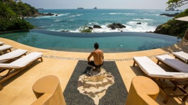 Luxurious Mexican resort infinity pool with an ocean view, emblematic of the exclusive benefits and unforgettable experiences offered by the Pueblo Bonito Travel Club membership.
