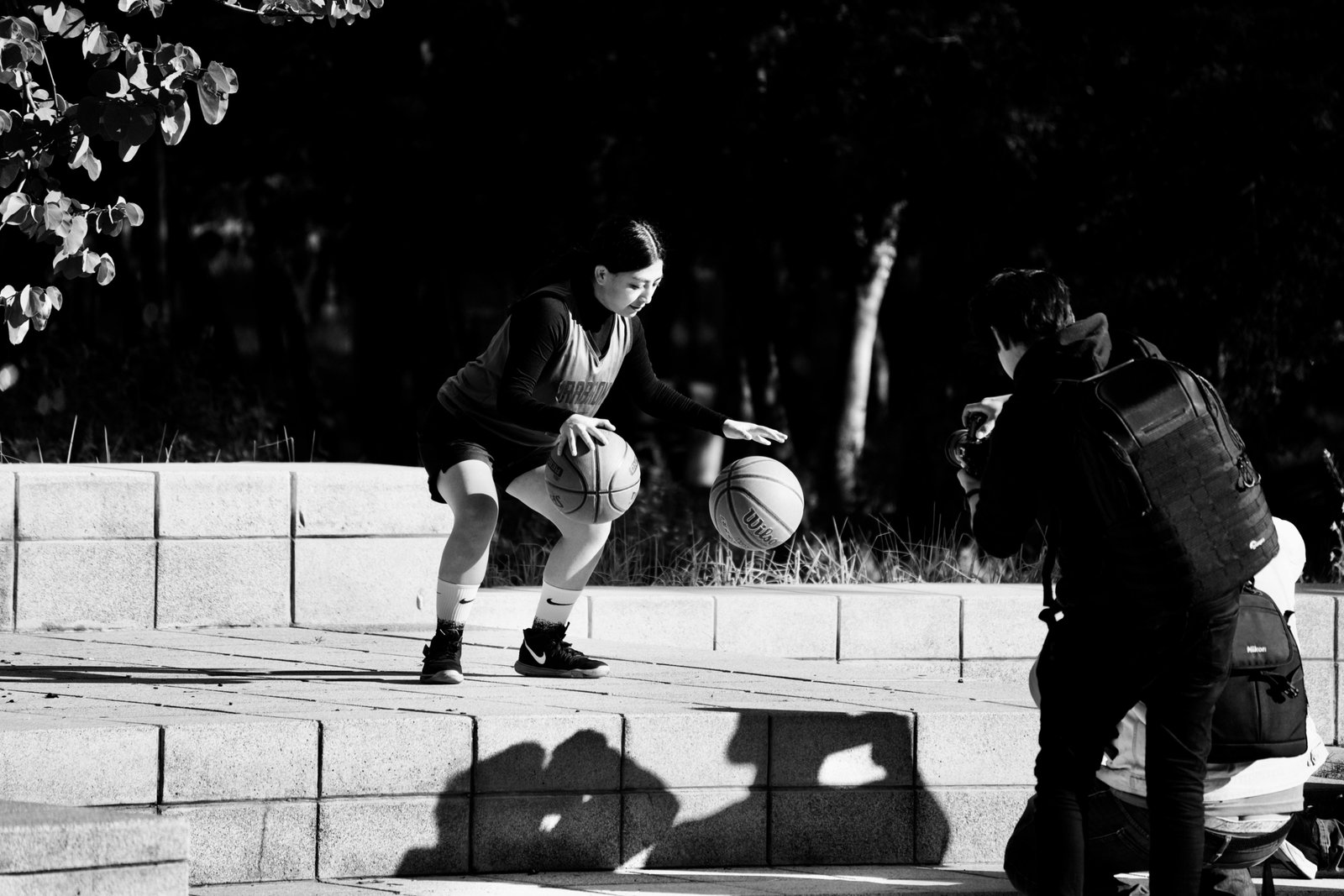 Basketball player demonstrating proper footwork and pivot technique, illustrating how to avoid traveling violations according to official rules.