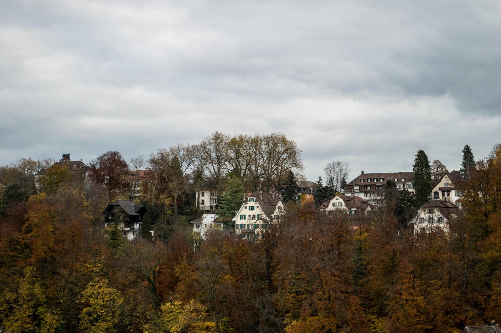 Best November travel destinations for a magical and peaceful escape, featuring enchanting autumn scenery and unique cultural experiences.