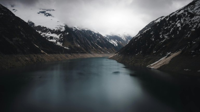 January travel destinations offering a choice between warm tropical beaches and serene snowy winter landscapes, inspiring diverse New Year getaways.