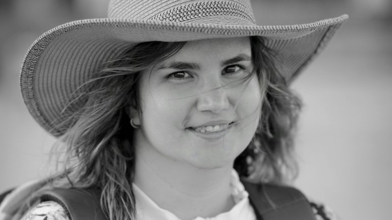 Happy travel nurse enjoying a Florida beach, highlighting rewarding travel RN jobs in Florida and the state's ideal work-life balance.