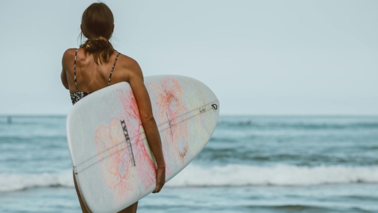 Travel nurse jobs in Hawaii: Professional relaxing on a beautiful tropical beach, symbolizing rewarding career and ideal work-life balance.