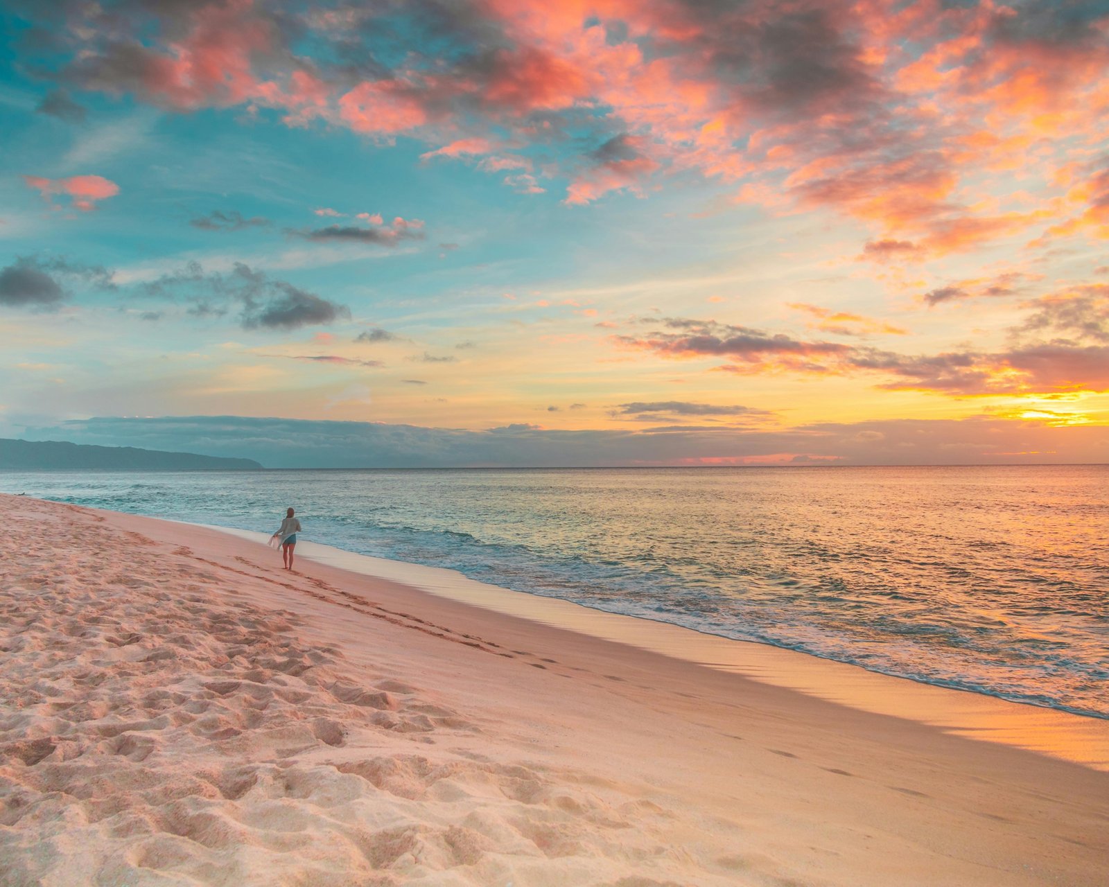 Travel nurse enjoying a beautiful Hawaiian beach sunset, illustrating ideal work-life balance and a dream tropical lifestyle.