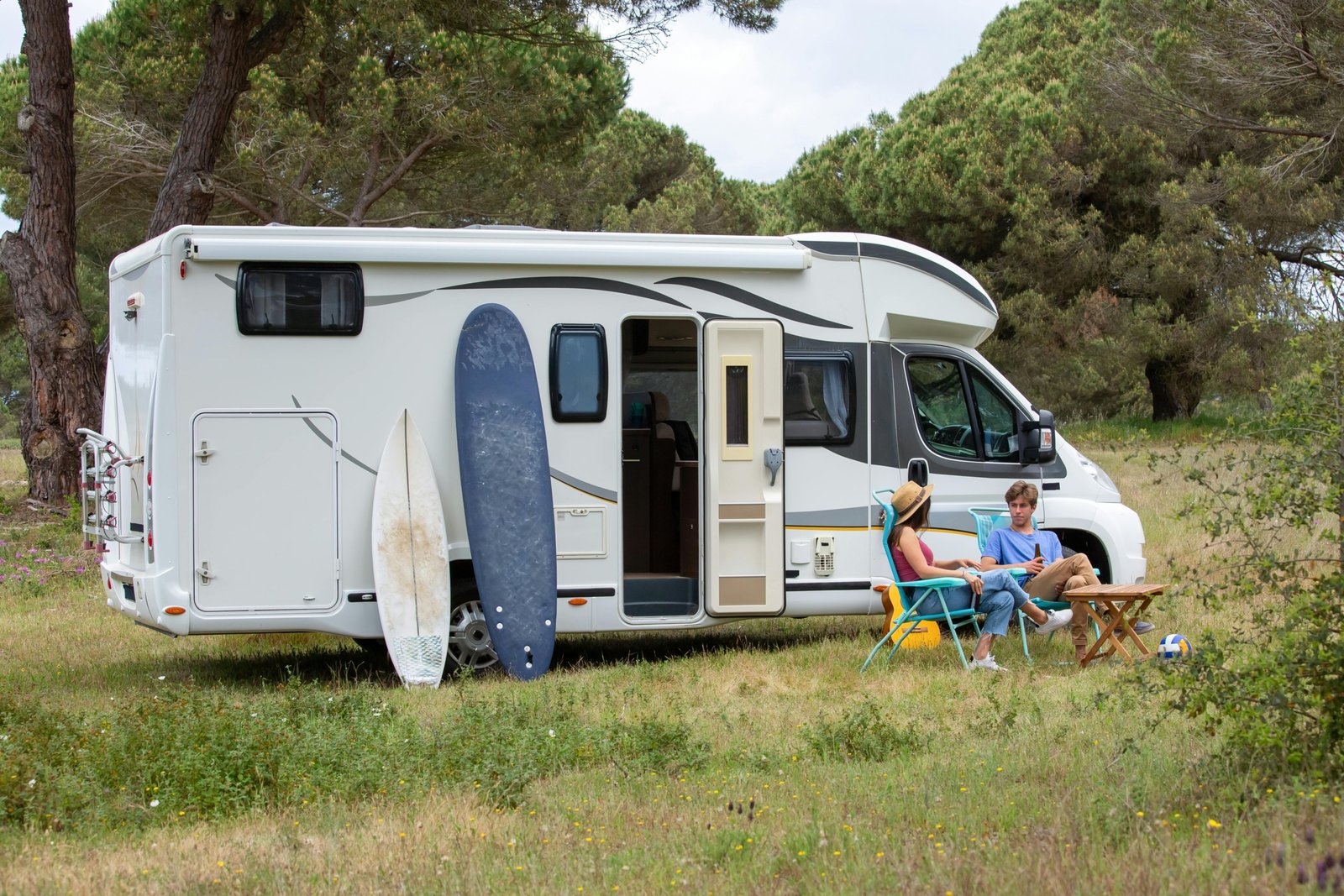 Modern lightweight travel trailer under 5000 lbs parked at a scenic campsite, symbolizing easy towing and comfortable camping adventures.