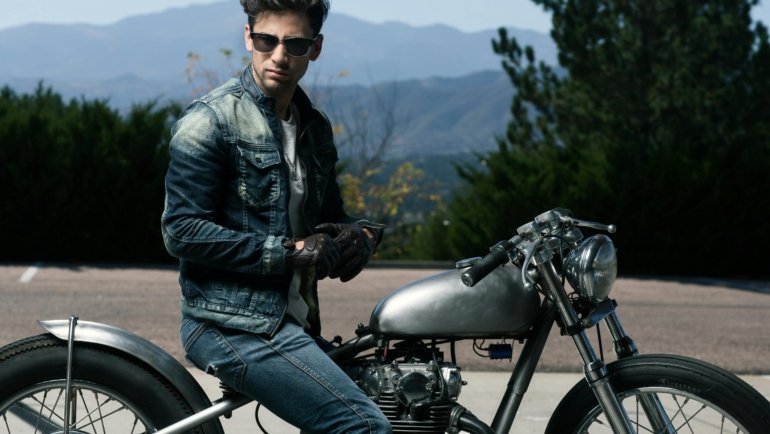 Travel ultrasound technician exploring the scenic Rocky Mountains near Aurora, Colorado, symbolizing career growth and personal adventure opportunities for sonographers in healthcare.