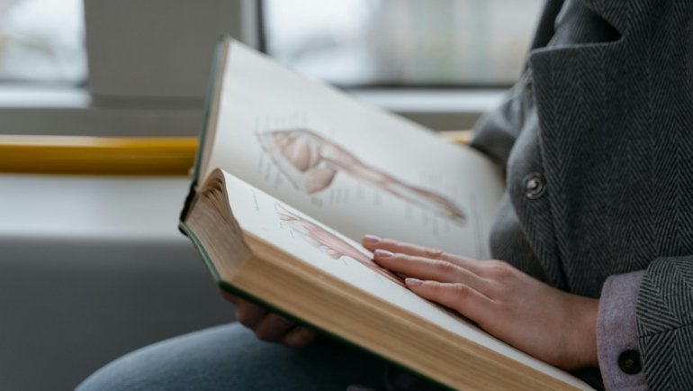 Travel medical technologist professional exploring a vibrant city, symbolizing career growth, adventure, and flexibility in healthcare jobs.