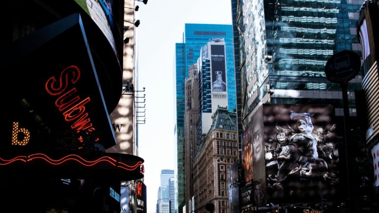 Vibrant New York City travel itinerary showcasing iconic landmarks and diverse experiences for an unforgettable NYC adventure.