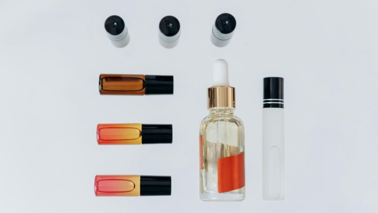 Flat lay of diverse TSA-compliant travel mouthwash options (liquid, tablets, concentrate) and other compact oral hygiene essentials, neatly packed for smart carry-on, ensuring fresh breath and confident travel.