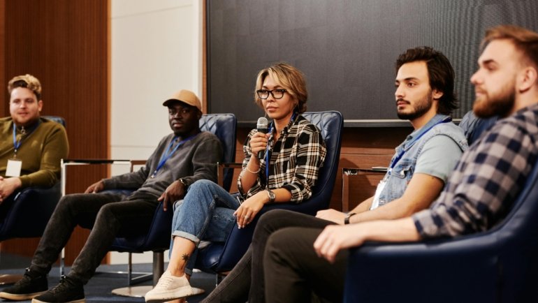 Diverse Certified Nursing Assistants (CNAs) and healthcare professionals networking at a vibrant travel nursing convention, fostering career growth and professional development opportunities.