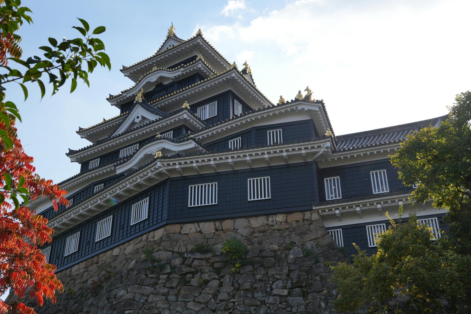 Scenic November travel destination featuring autumn foliage, cultural landmarks, and clear skies