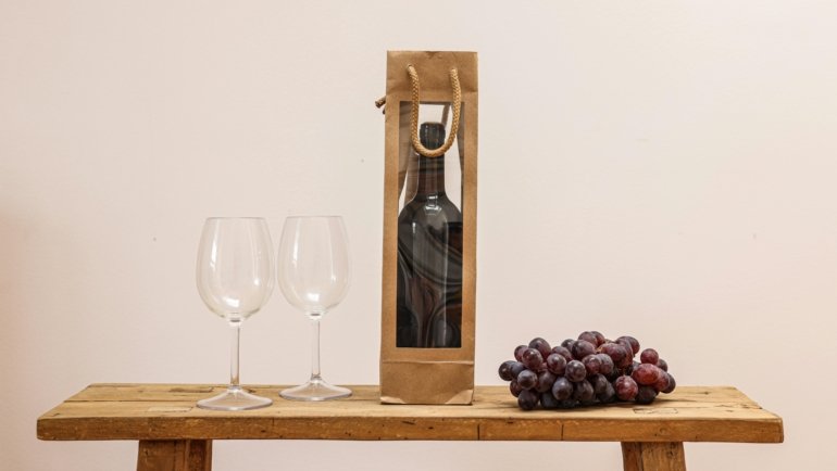 Durable wine travel bag with cushioned compartments carrying wine bottles safely for travel