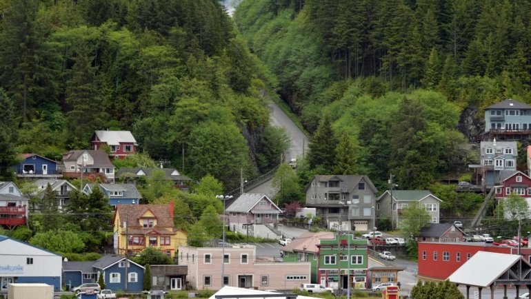 Scenic small town with mountain views and community life, perfect for homebuyers in Travelers Rest