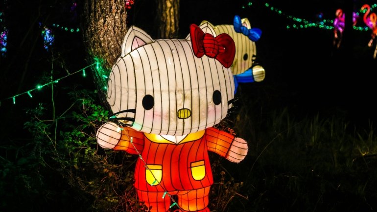 Colorful Hello Kitty travel suitcase with wheels and handle, perfect for kids and Hello Kitty fans on the go