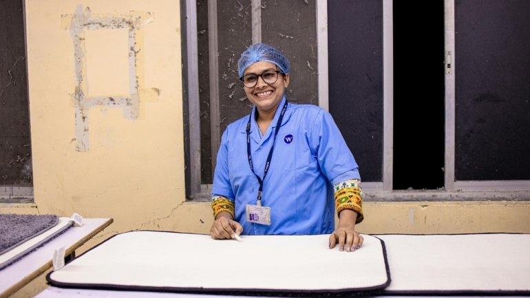 Happy travel nurse working in hospital showcasing flexible and rewarding nursing career opportunities