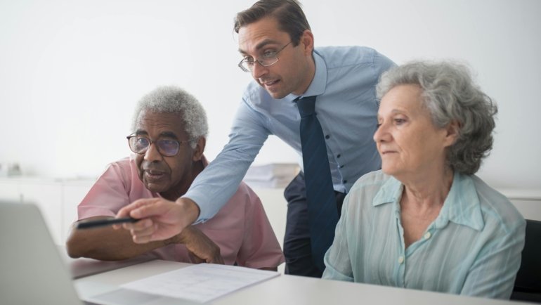 Travel advisor providing personalized travel planning and expert advice using advanced technology