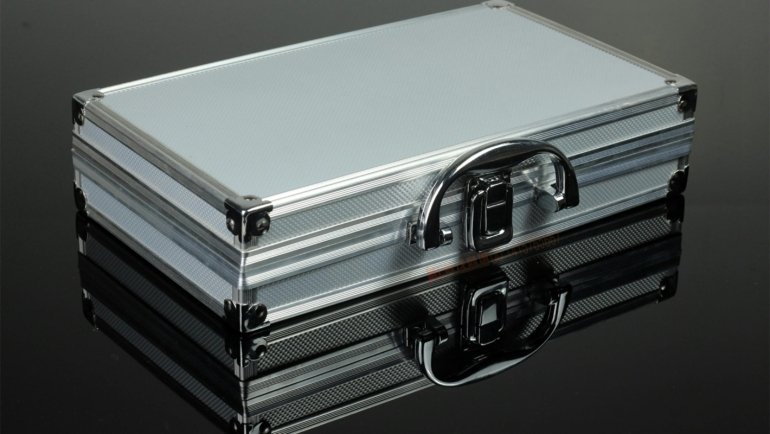 Luxury leather cigar travel case protecting cigars on the go