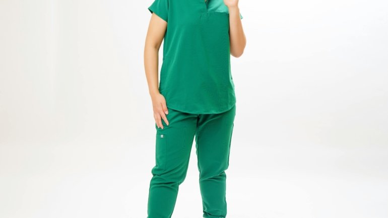 Licensed practical nurse working in a hospital setting as a travel nurse