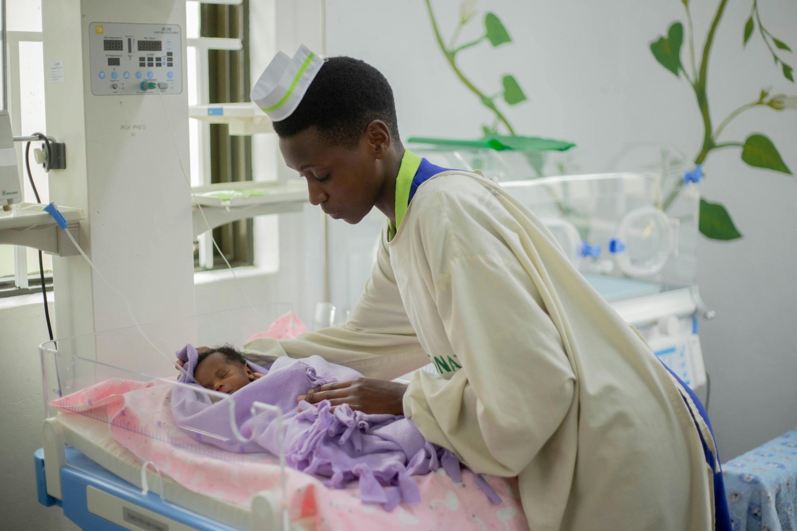 Neonatal travel nurse caring for newborn infant in Charlotte NICU hospital