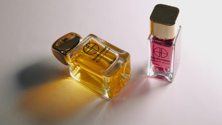 Le Labo luxury travel perfume set with elegant packaging next to a travel bag, ideal for stylish fragrance lovers on the move