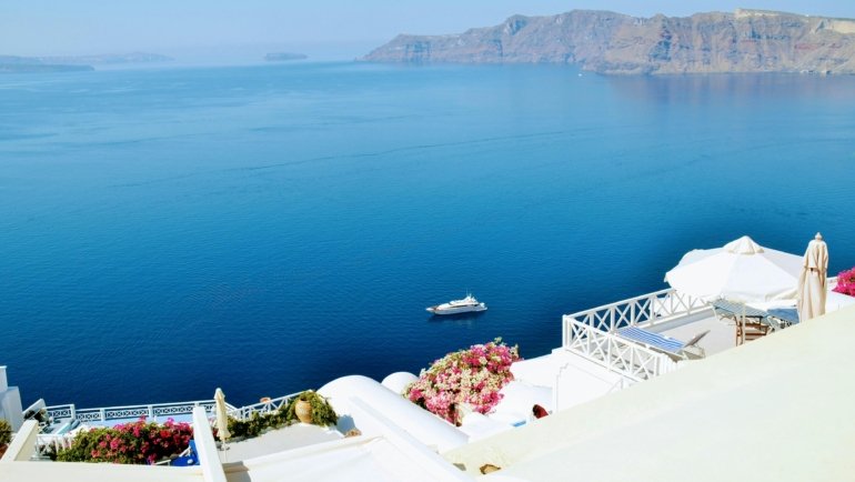 Luxury villa with infinity pool and sea view in the Cyclades Islands, Greece
