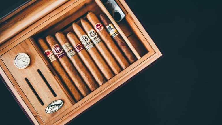 Open travel humidor displaying fresh cigars inside on a travel bag, illustrating cigar protection and freshness during trips