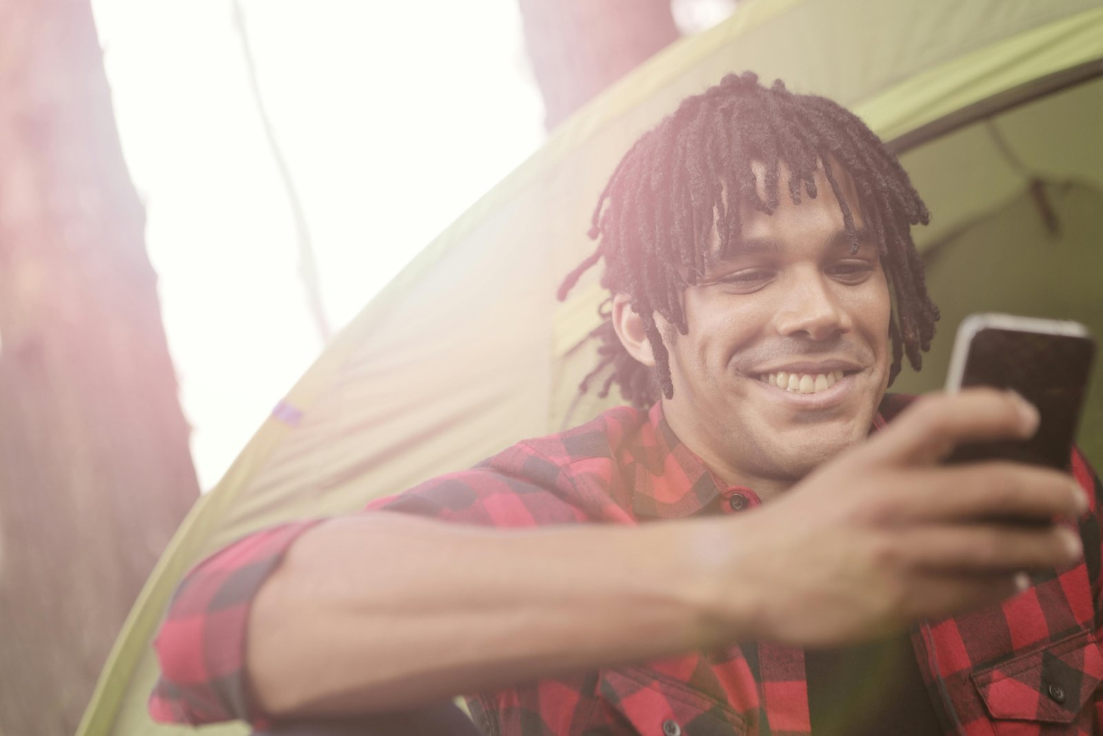 Happy traveler using smartphone to find ardent-travel.com discount coupons for affordable flights and hotels