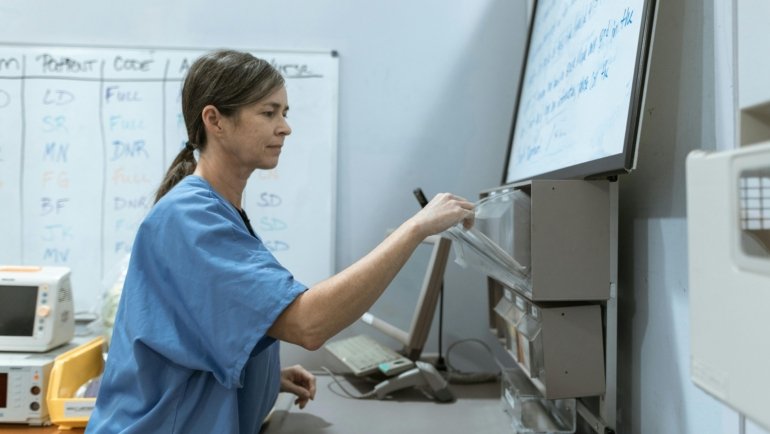 Travel nurse in scrubs enjoying sunny beach environment in Florida combining healthcare and lifestyle benefits