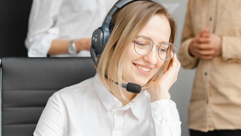 Travel agent providing personalized vacation planning and expert travel advice to customer