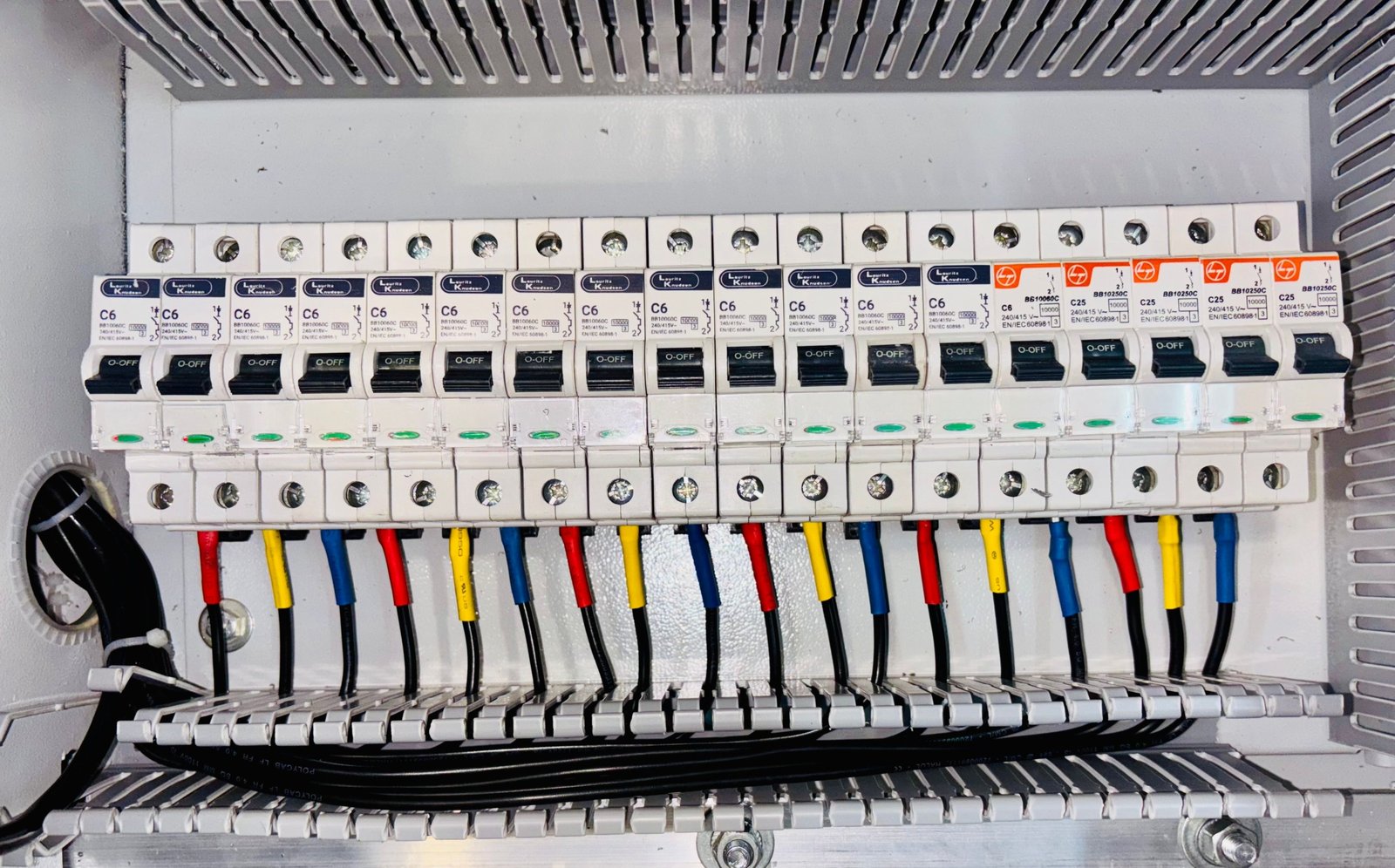 Detailed travel trailer electrical wiring diagram showing batteries, fuses, switches, and wiring connections for safe and easy maintenance