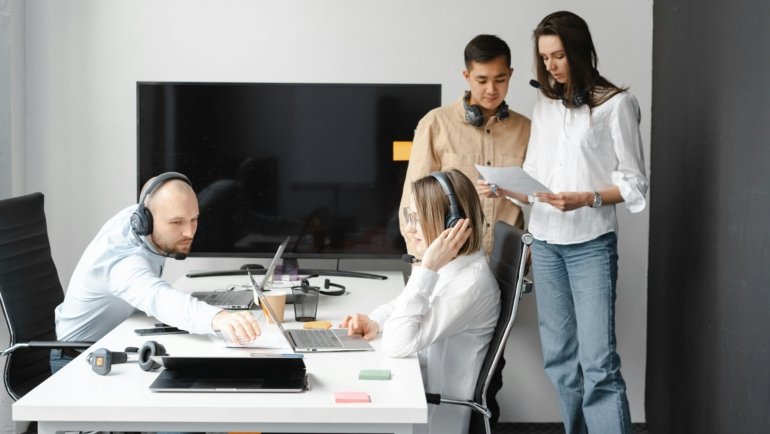 Independent travel agents collaborating and networking in a multi-level marketing travel agency environment